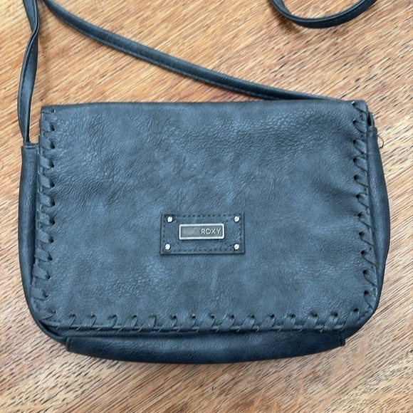 Roxy Quiksilver Faux Leather Crossbody Bag - Picture 2 of 6